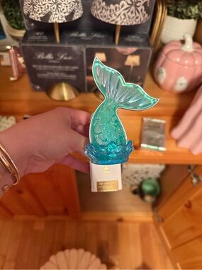 Little mermaid wallflower